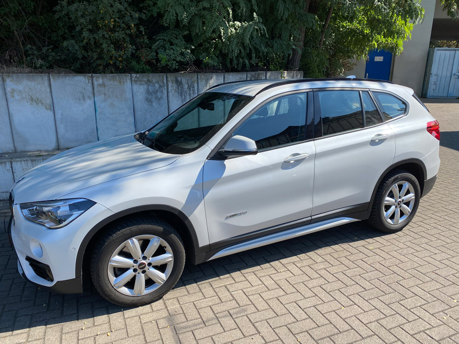 BMW X1 weiss Auto mieten - Alis Autovermietung